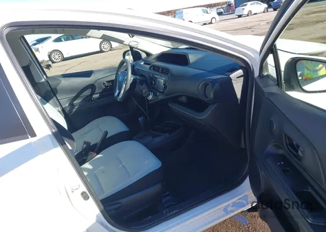 2016 Toyota Prius C One z USA, uszkodzony, nr VIN JTDKDTB34G1126503